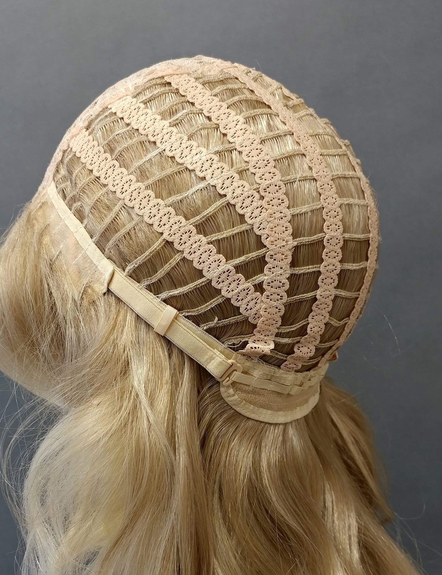 Golden Blonde Feathered Retro 70s Long Wavy Wig [Willa-24/613]